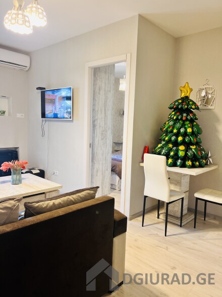 Rent daily and hourly with a separate bedroom